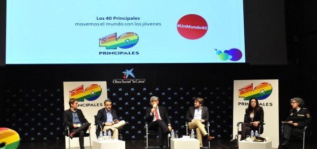 40 Principales organiza una mesa redonda contra la violencia de género y el ciberacoso entre adolescentes.