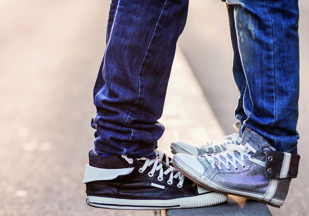 Los jóvenes están consumiendo amor como consumen azúcar